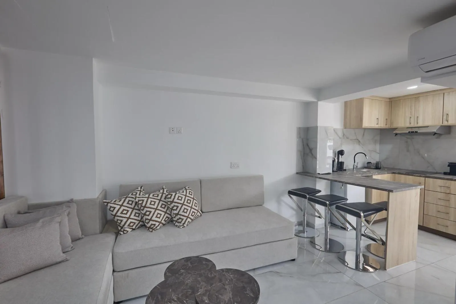 Gold Emerging Villas Ltd Apart 5 아이아 나파 0*,